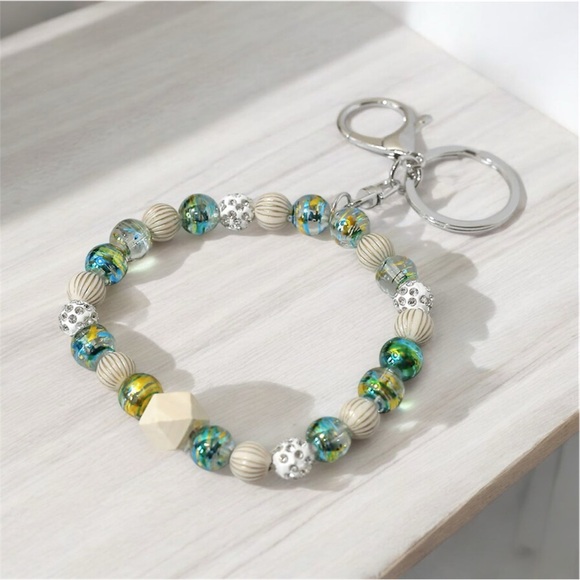 New Beautiful Beaded Keychain - Picture 1 of 3